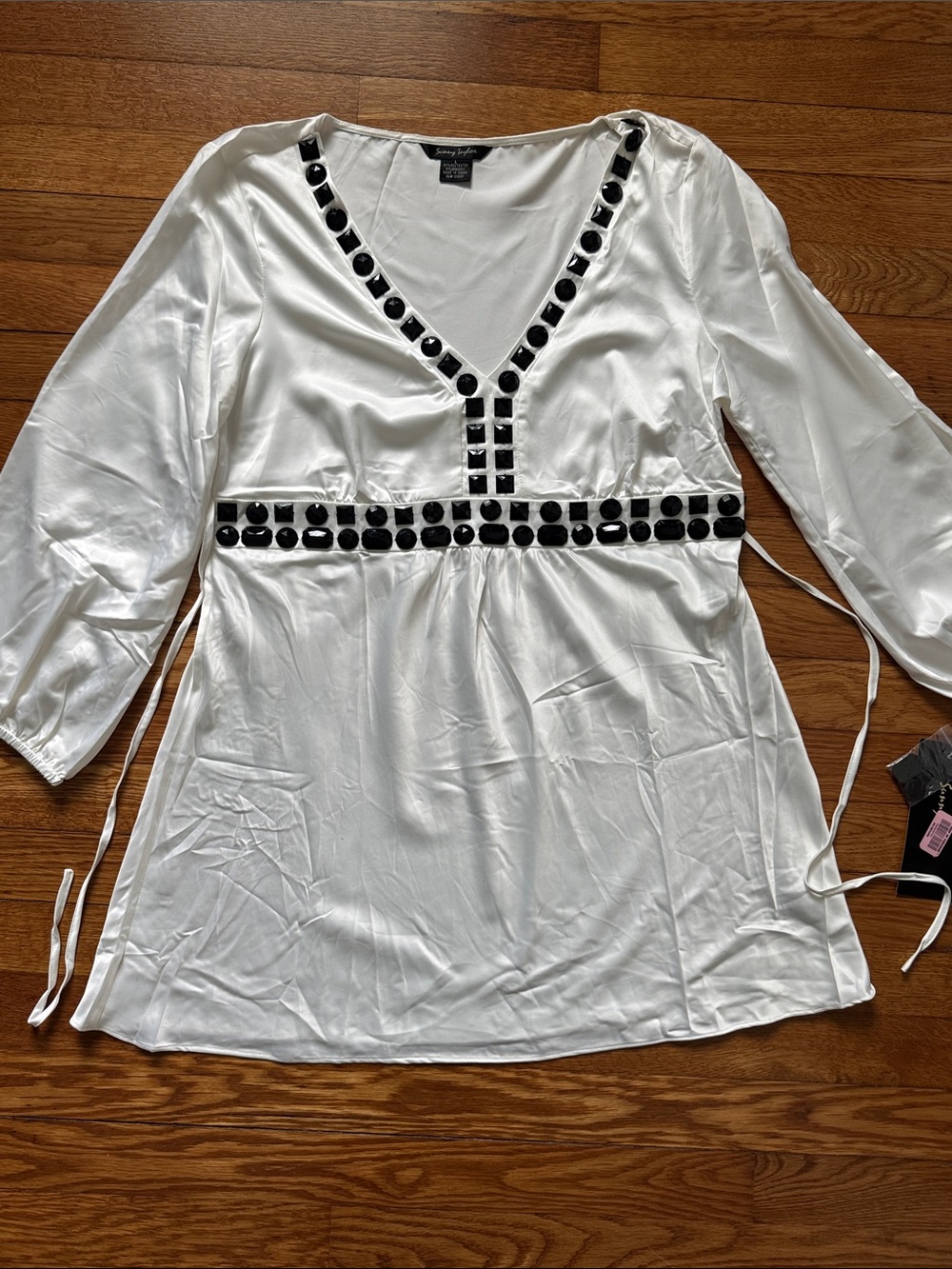 Sunny Taylor White Embellished V-Neck Tunic Top With Tie Back